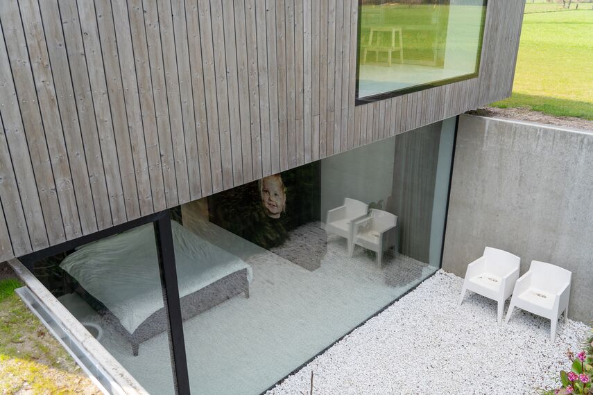 SlimLine 38 Porte, ConceptPatio 130 Sistemi scorrevoli e ConceptSystem 77 Finestre - The Floating House situato in Geesteren, Paesi Bassi