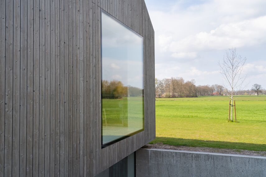 SlimLine 38 Porte, ConceptPatio 130 Sistemi scorrevoli e ConceptSystem 77 Finestre - The Floating House situato in Geesteren, Paesi Bassi