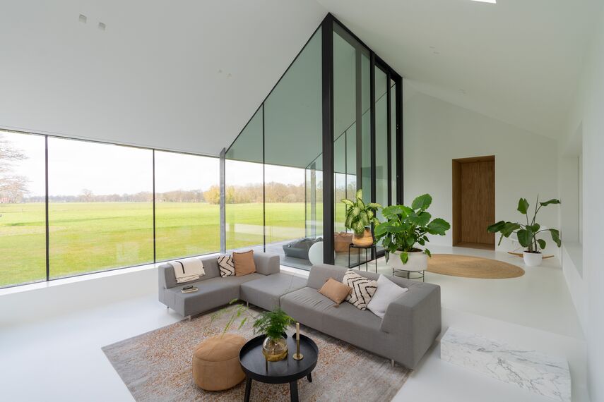 SlimLine 38 Porte, ConceptPatio 130 Sistemi scorrevoli e ConceptSystem 77 Finestre - The Floating House situato in Geesteren, Paesi Bassi
