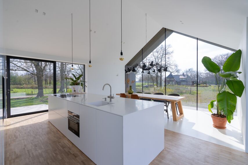 SlimLine 38 Porte, ConceptPatio 130 Sistemi scorrevoli e ConceptSystem 77 Finestre - The Floating House situato in Geesteren, Paesi Bassi