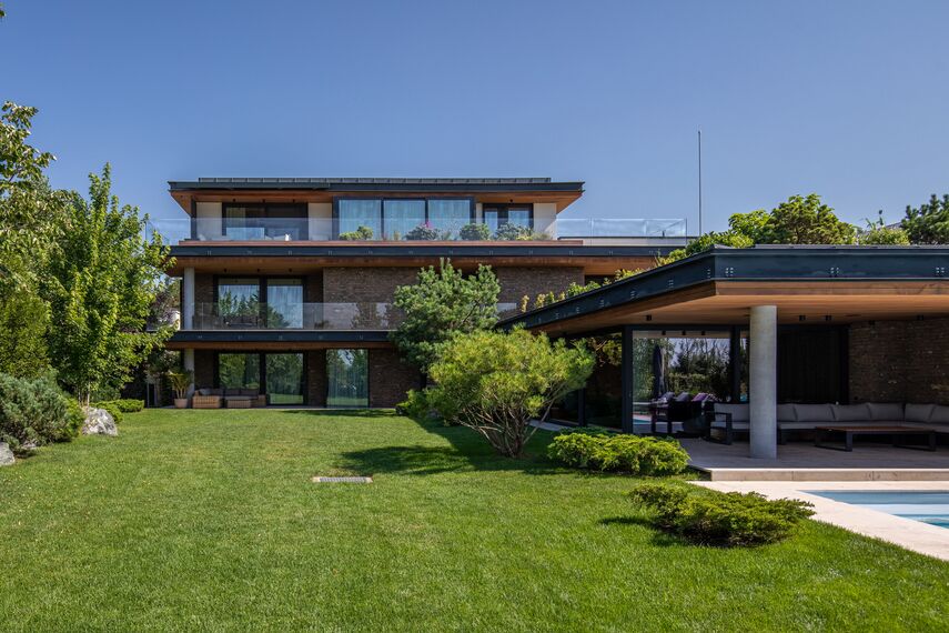 CW 50-SC Facciate continue e MasterLine 8 HI+ Finestre - M House situato in Voluntari, Romania