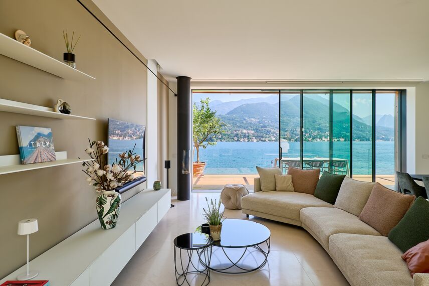 SlimLine 38 Finestre, MasterLine 8 Porte, HiFinity Sistemi scorrevoli, SlimPatio 68 Sistemi scorrevoli e MasterLine 8 Panel Door Porte - Villa HiFinity Garda Lake situato in Brescia, Italia