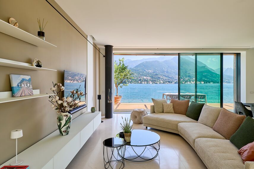 SlimLine 38 Finestre, MasterLine 8 Porte, HiFinity Sistemi scorrevoli, SlimPatio 68 Sistemi scorrevoli e MasterLine 8 Panel Door Porte - Villa HiFinity Garda Lake situato in Brescia, Italia
