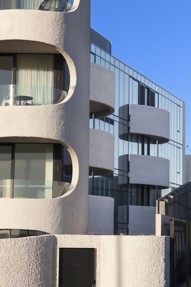 ConceptPatio 130 Sistemi scorrevoli, ConceptWall 50 Facciate continue, SlimLine 68 Finestre e ConceptSystem 77 Porte - The Esplanade situato in Brighton, Australia