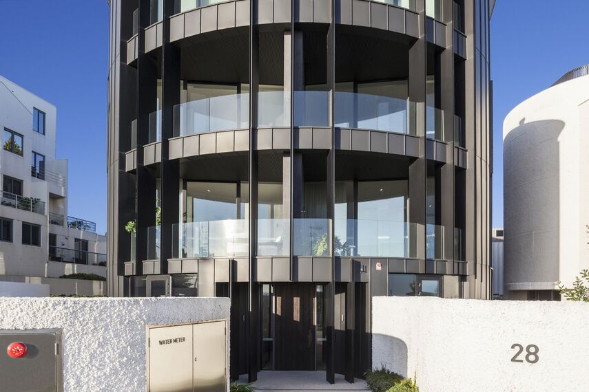 ConceptPatio 130 Sistemi scorrevoli, ConceptWall 50 Facciate continue, SlimLine 68 Finestre e ConceptSystem 77 Porte - The Esplanade situato in Brighton, Australia