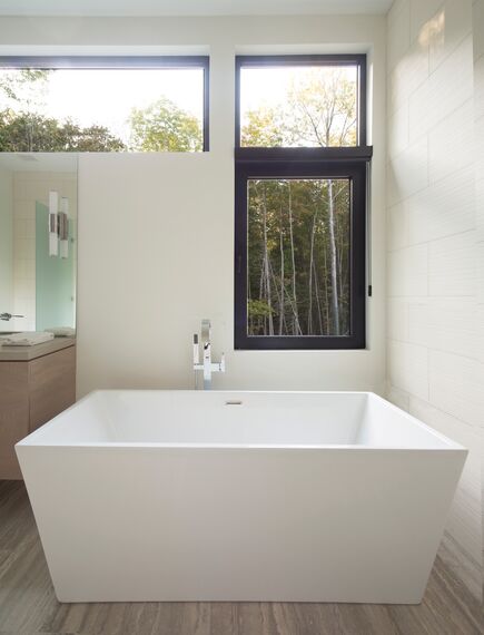 ConceptWall 50 Facciate continue e ConceptSystem 77 Finestre - Forest View Residence situato inCanada