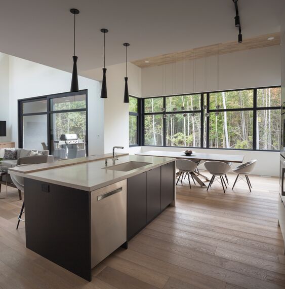 ConceptWall 50 Facciate continue e ConceptSystem 77 Finestre - Forest View Residence situato inCanada