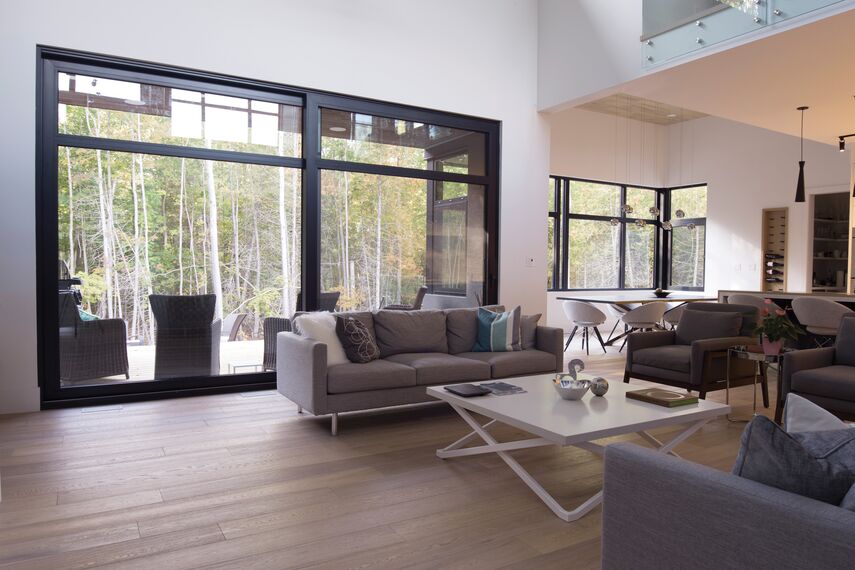 ConceptWall 50 Facciate continue e ConceptSystem 77 Finestre - Forest View Residence situato inCanada