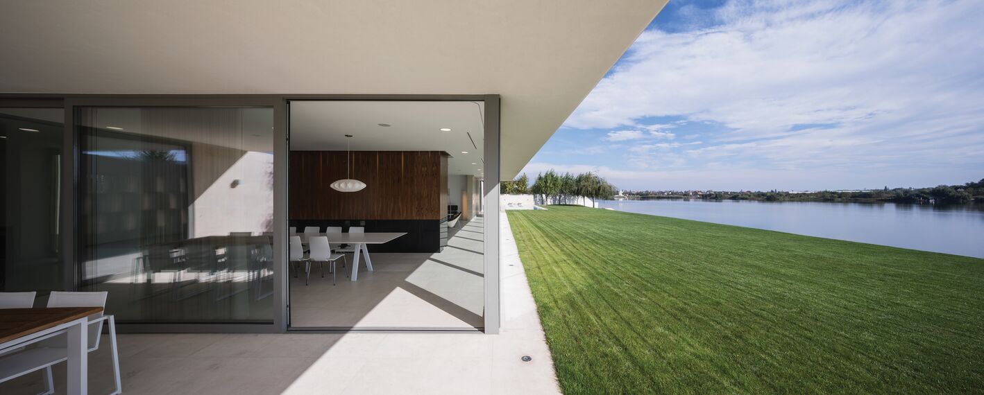 ConceptPatio 130 Sistemi scorrevoli, ConceptSystem 77 Finestre, ConceptSystem 77 Porte e ConceptWall 50 Facciate continue - Villa Buftea Residence situato in Buftea, Romania