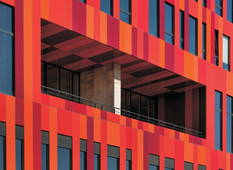 CS 86-HI (c) Sistemi annullati e CW 50-SC Facciate continue - Business center Lapishan situato in Istanbul, Turchia