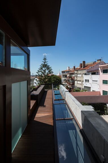 ConceptWall 50 Facciate continue, CP 50 Sistemi scorrevoli e ConceptRoof 120 Verande - Bio-inspired Private House situato in Lisbon, Portogallo