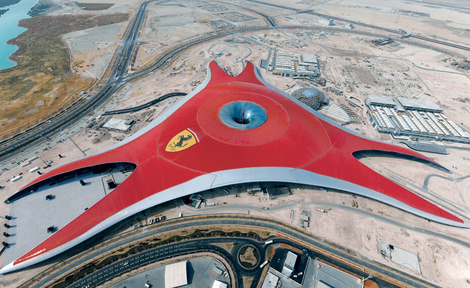 ConceptWall 86 Facciate continue - Race track Ferrari World Abu Dhabi situato in Abu Dhabi, Emirati Arabi Uniti