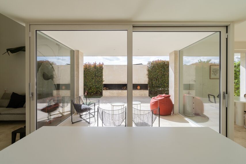 SlimLine 38 Finestre, SlimLine 38 Porte e ConceptPatio 130 Sistemi scorrevoli - Stone House situato in Fiano Romano, Italia