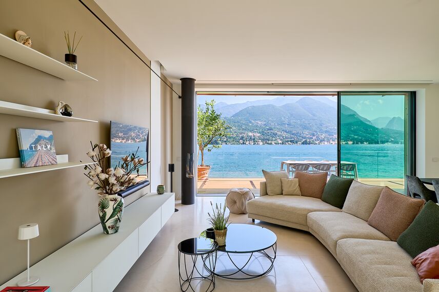 SlimLine 38 Finestre, MasterLine 8 Porte, HiFinity Sistemi scorrevoli, SlimPatio 68 Sistemi scorrevoli e MasterLine 8 Panel Door Porte - Villa HiFinity Garda Lake situato in Brescia, Italia