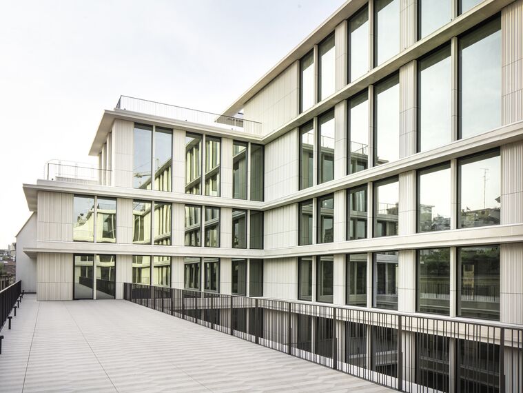 MasterLine 8-HI Porte, SlimLine 38 HI Finestre, CS 77 Fire Proof Porte, CW 50-HI Facciate continue e CW 50-ALU ON STEEL Facciate continue - Spiga26 situato in Milan, Italia