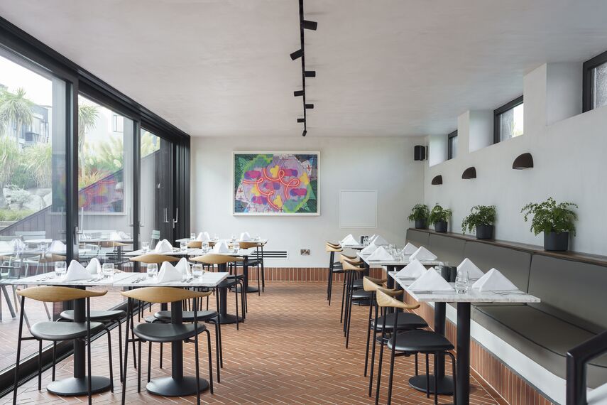 ConceptWall 50 Facciate continue, SlimLine 38 Porte, CW 50-SC Facciate continue, SlimLine 38 HI Finestre, CS 77-HI Porte e CS 77-HI+ Finestre - The Sea Rooms situato in Rosslare, Irlanda
