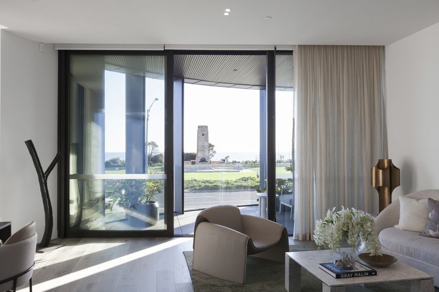 ConceptPatio 130 Sistemi scorrevoli, ConceptWall 50 Facciate continue, SlimLine 68 Finestre e ConceptSystem 77 Porte - The Esplanade situato in Brighton, Australia