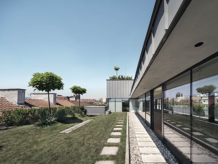 ConceptSystem 77 Finestre, ConceptPatio 155 Sistemi scorrevoli, SlimPatio 68 Sistemi scorrevoli, MasterLine 8 Porte e CW 50-SC Facciate continue - MIR Office Building situato in Sofia, Bulgarije