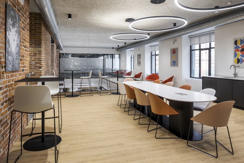 SlimLine 38 Finestre e SlimLine 38 Classic Finestre - Genertel HQ Stock Building situato in Trieste, Italia