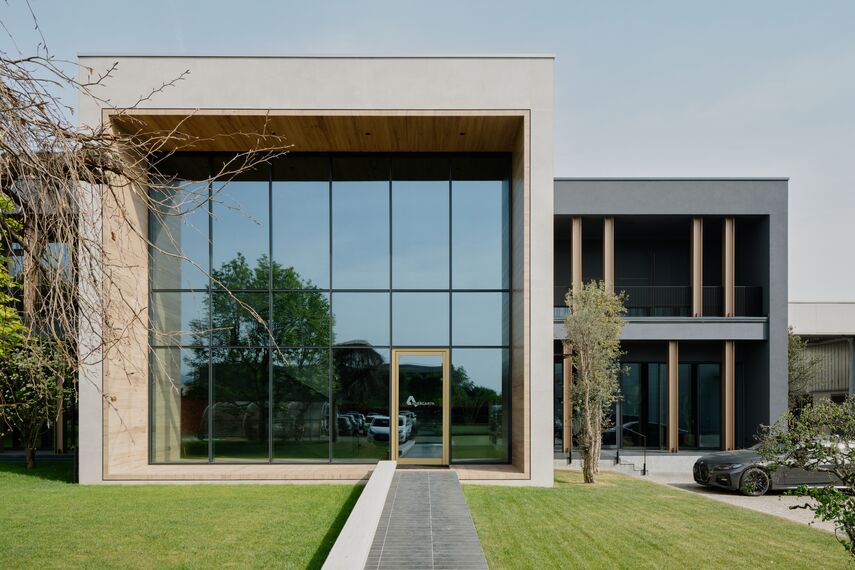 ConceptWall 50 Facciate continue, MasterLine 8 Porte e MasterLine 8 Finestre - Adercarta situato in Adro, Italia
