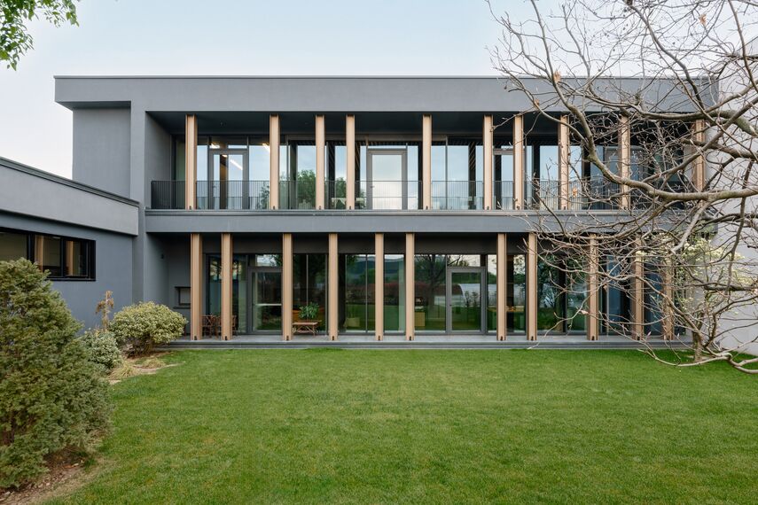 ConceptWall 50 Facciate continue, MasterLine 8 Porte e MasterLine 8 Finestre - Adercarta situato in Adro, Italia