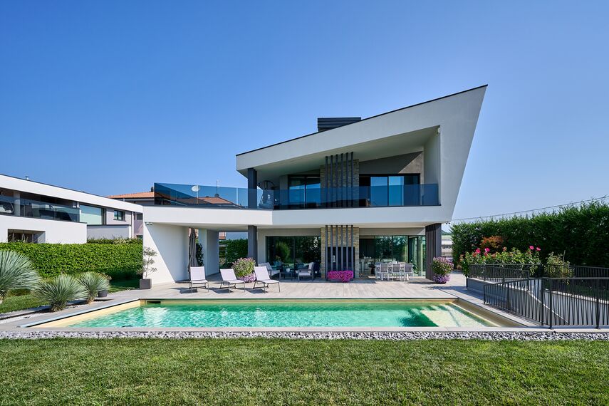 HiFinity Sistemi scorrevoli, MasterPatio Sistemi scorrevoli, MasterLine 8 Porte, SlimLine 38 Finestre, SlimLine 38 Porte, MasterLine 8 Panel Door Porte, SlimLine 38 Ferro Finestre e SlimLine 38 Ferro Porte - Ville Twin situato in Briga Novarese, Italia
