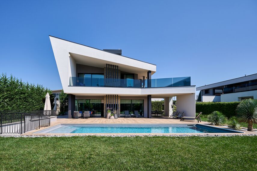HiFinity Sistemi scorrevoli, MasterPatio Sistemi scorrevoli, MasterLine 8 Porte, SlimLine 38 Finestre, SlimLine 38 Porte, MasterLine 8 Panel Door Porte, SlimLine 38 Ferro Finestre e SlimLine 38 Ferro Porte - Ville Twin situato in Briga Novarese, Italia