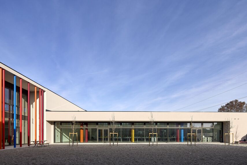MasterLine 8 Finestre, MasterLine 8 Porte, MasterPatio Sistemi scorrevoli e ConceptWall 50 Facciate continue - Scuola primaria G. Marconi situato in Scorzè, Italia