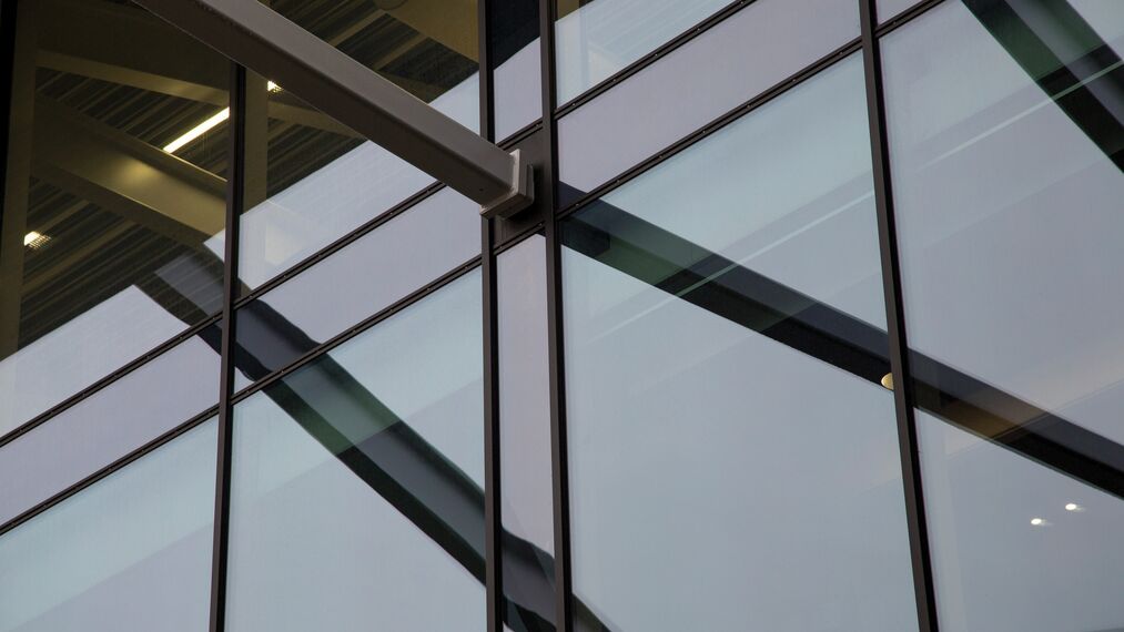 ConceptFolding 77 Sistemi scorrevoli e ConceptWall 50 Facciate continue - DC New Logic III situato in Tilburg, Paesi Bassi