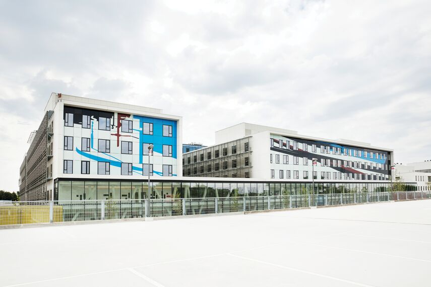 ConceptSystem 77 Finestre, BriseSoleil 100 Frangisole e CS 77 Fire Proof Finestre - AZ Sint Maarten situato in Mechelen, België