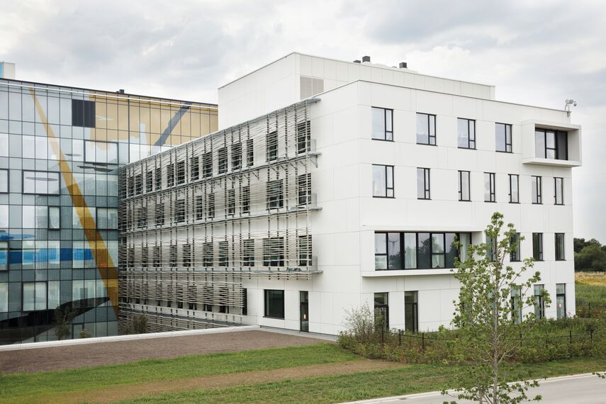 ConceptSystem 77 Finestre, BriseSoleil 100 Frangisole e CS 77 Fire Proof Finestre - AZ Sint Maarten situato in Mechelen, België