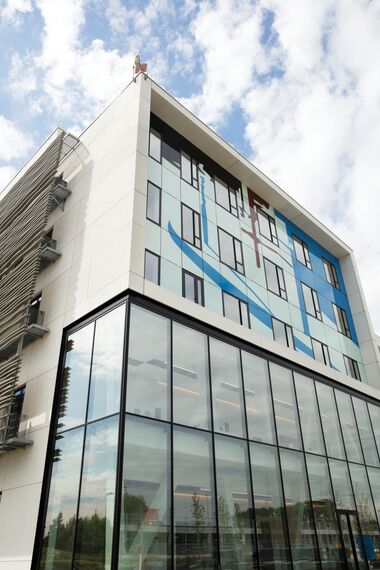 ConceptSystem 77 Finestre, BriseSoleil 100 Frangisole e CS 77 Fire Proof Finestre - AZ Sint Maarten situato in Mechelen, België