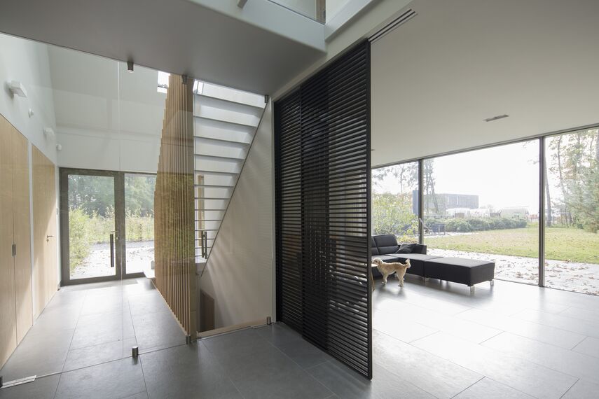 CS 86-HI (c) Sistemi annullati, ConceptWall 50 Facciate continue e HiFinity Sistemi scorrevoli - Villa Forest Villa Voorschoten situato in Voorschoten, Paesi Bassi