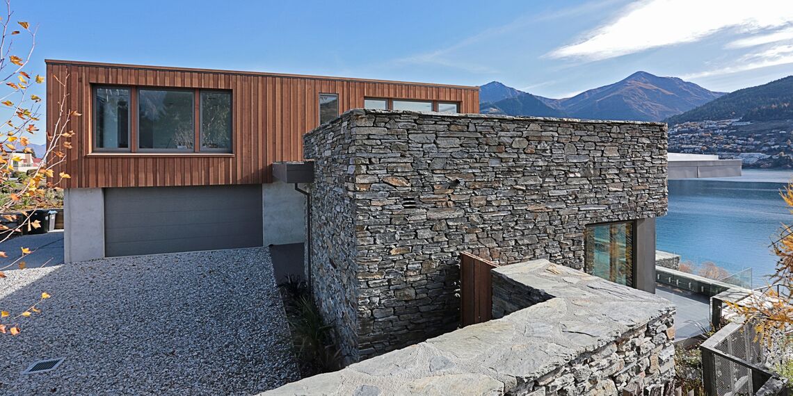 ConceptFolding 77 Sistemi scorrevoli e ConceptSystem 77 Finestre - Lake Wakatipu House situato in Otago, Nuova Zelanda