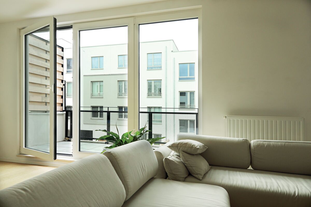 Terrace door in alluminio bianco.