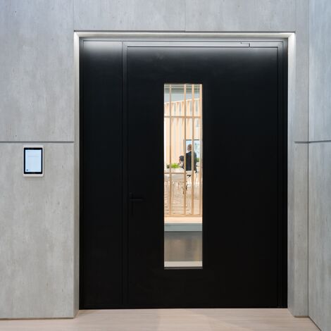 MasterLine-8-Residential-Pivot-Door