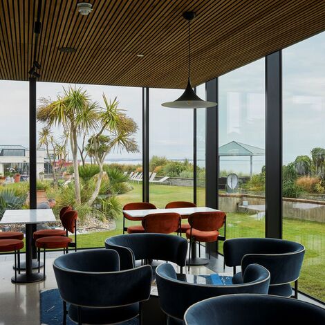ConceptWall 50 Facciate continue, SlimLine 38 Porte, CW 50-SC Facciate continue, SlimLine 38 HI Finestre, CS 77-HI Porte e CS 77-HI+ Finestre - The Sea Rooms situato in Rosslare, Irlanda