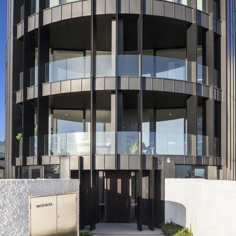 ConceptPatio 130 Sistemi scorrevoli, ConceptWall 50 Facciate continue, SlimLine 68 Finestre e ConceptSystem 77 Porte - The Esplanade situato in Brighton, Australia