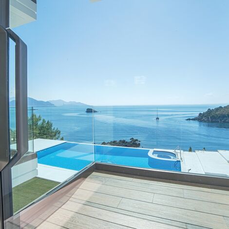 HiFinity Sistemi scorrevoli e CS 77 Hidden Vent Finestre - Villa Seaside villas Syvota situato in Igoumenitsa, Grecia