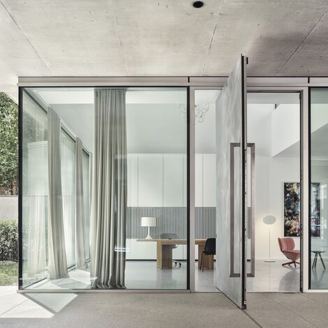 ConceptSystem 77 Finestre, ConceptPatio 155 Sistemi scorrevoli, SlimPatio 68 Sistemi scorrevoli, MasterLine 8 Porte e CW 50-SC Facciate continue - MIR Office Building situato in Sofia, Bulgarije