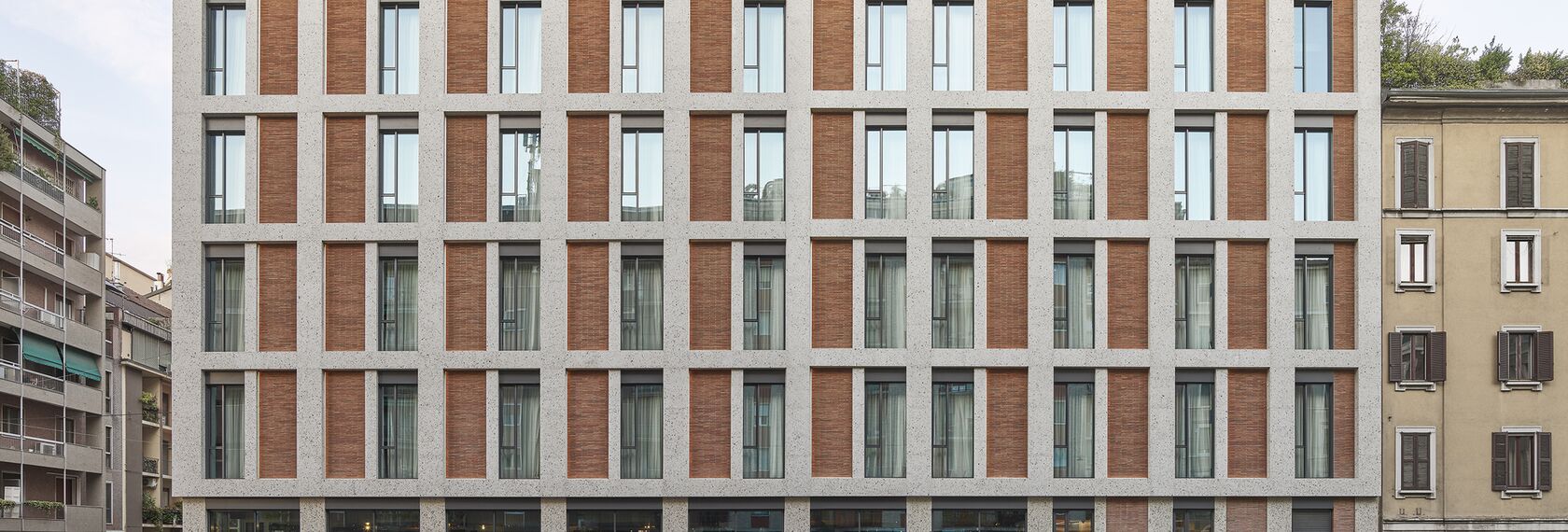 ConceptWall 50 Facciate continue, MasterLine 8 Porte, SlimLine 38 Finestre e MasterLine 8 Balcony Door Porte - 21 House of Stories Navigli situato in Milan, Italia