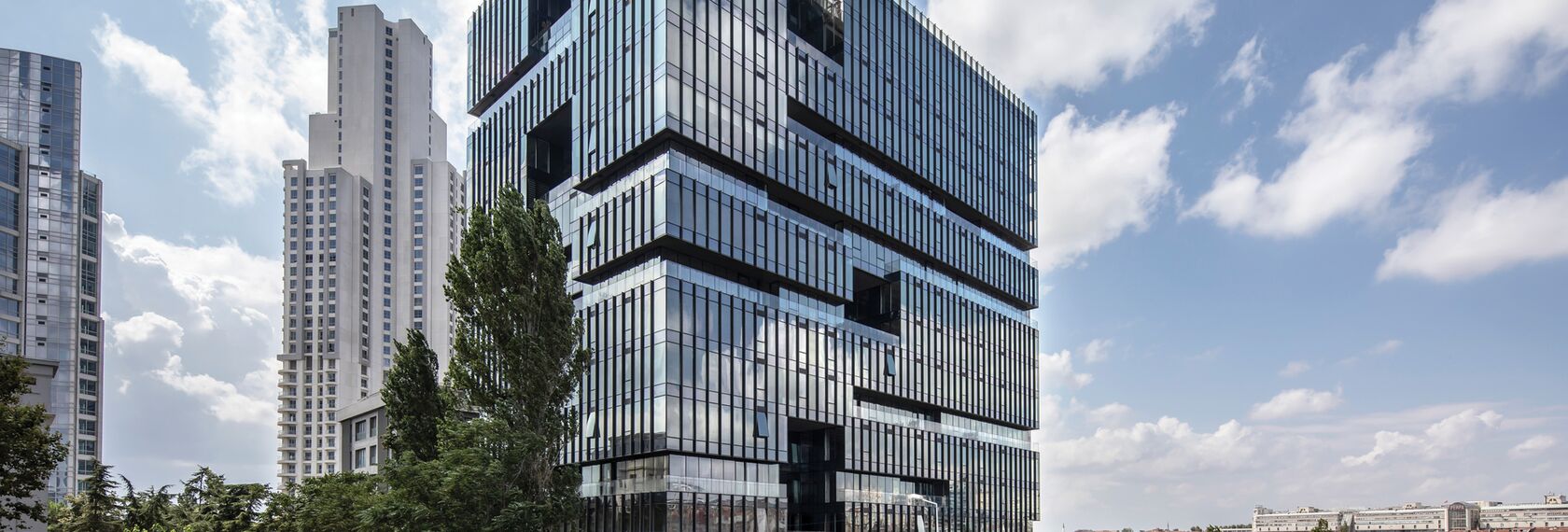 ConceptWall 60 Facciate continue, HiFinity Sistemi scorrevoli e ConceptSystem 68 Porte - Complesso di appartamenti Now Bomonti situato in Istanbul, Turchia