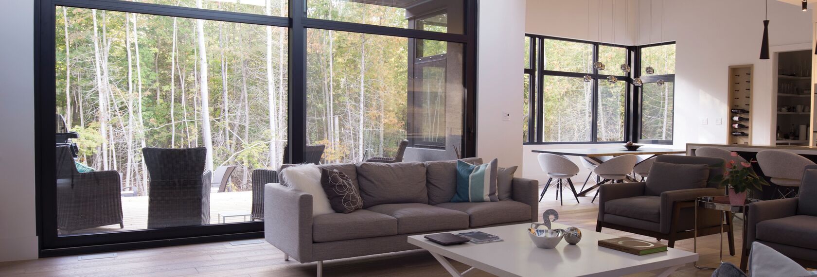 ConceptWall 50 Facciate continue e ConceptSystem 77 Finestre - Forest View Residence situato inCanada