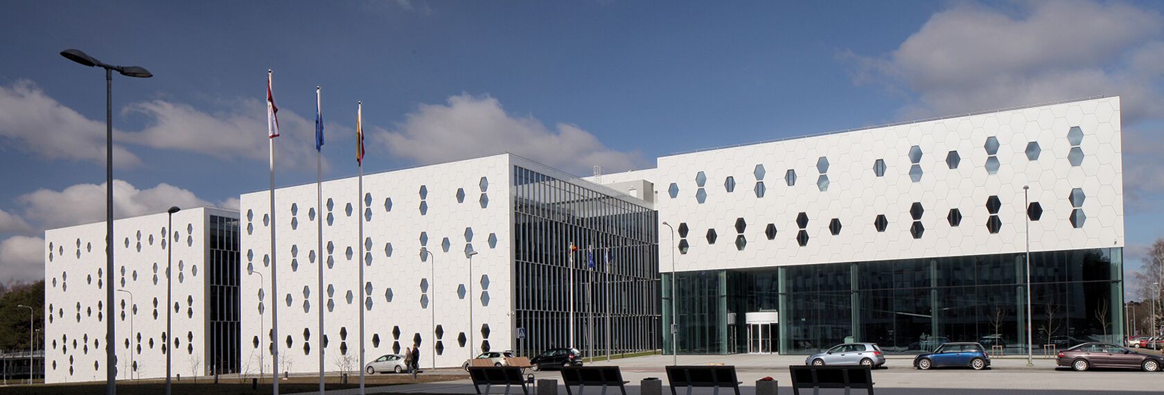 CI 45 Finestre, ConceptSystem 77 Porte, ConceptSystem 77 Finestre e CW 50-HI Facciate continue - College/University National Centre of Physical and Technological Sciences situato in Vilnius, Lituania