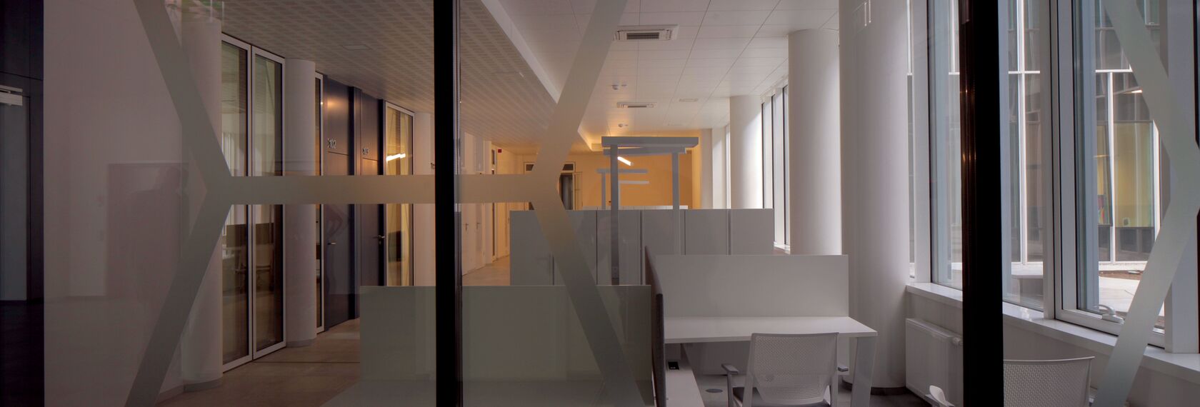 CI 45 Finestre, ConceptSystem 77 Porte, ConceptSystem 77 Finestre e CW 50-HI Facciate continue - College/University National Centre of Physical and Technological Sciences situato in Vilnius, Lituania