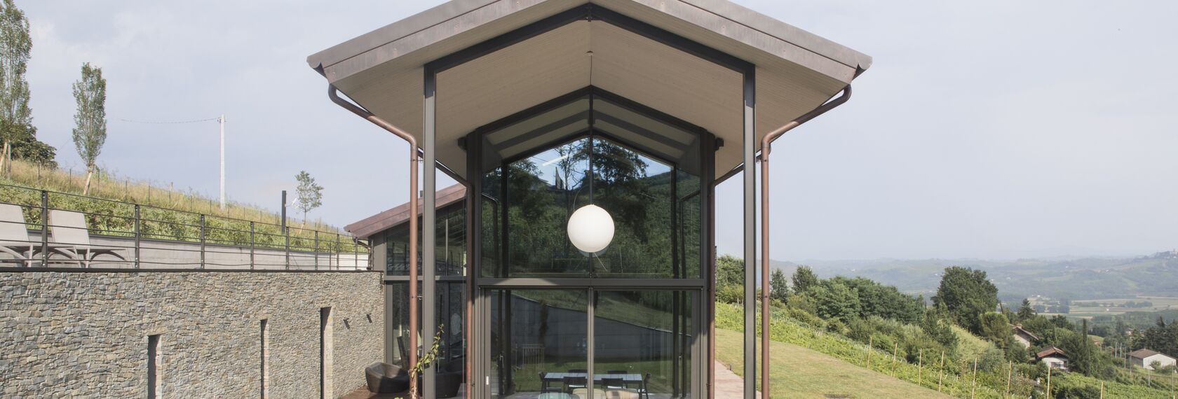 ConceptWall 50 Facciate continue, ConceptSystem 77 Finestre, ConceptSystem 77 Porte e CS 77 Hidden Vent Finestre - Riparo in Bellavista situato in Montferrat, Italia
