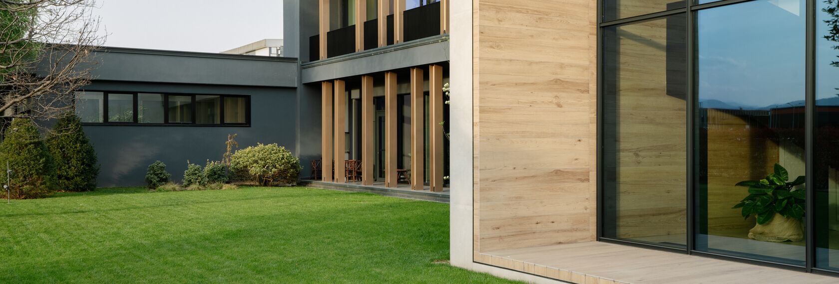 ConceptWall 50 Facciate continue, MasterLine 8 Porte e MasterLine 8 Finestre - Adercarta situato in Adro, Italia