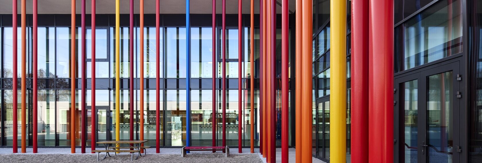 MasterLine 8 Finestre, MasterLine 8 Porte, MasterPatio Sistemi scorrevoli e ConceptWall 50 Facciate continue - Scuola primaria G. Marconi situato in Scorzè, Italia