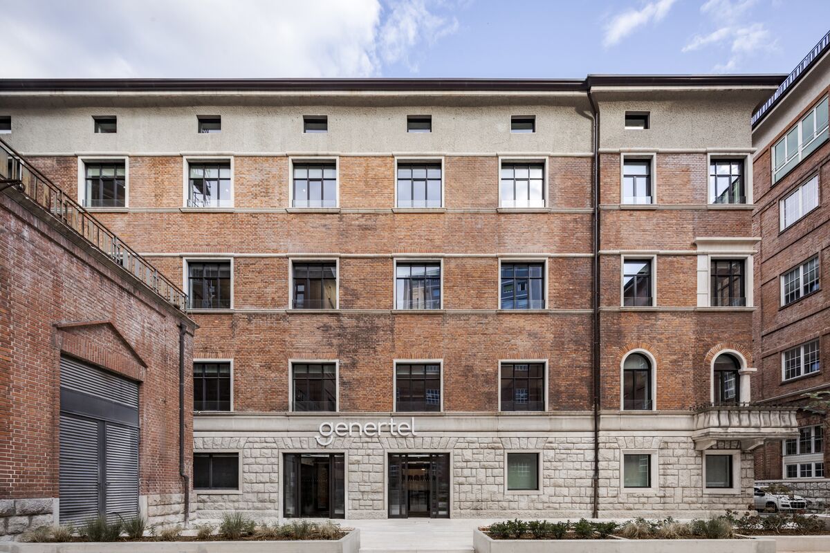 SlimLine 38 Finestre e SlimLine 38 Classic Finestre - Genertel HQ Stock Building situato in Trieste, Italia