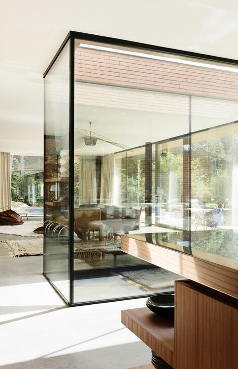 Modern private house in Ukkel, Belgium, featuring slim MasterLine 8 window profiles.